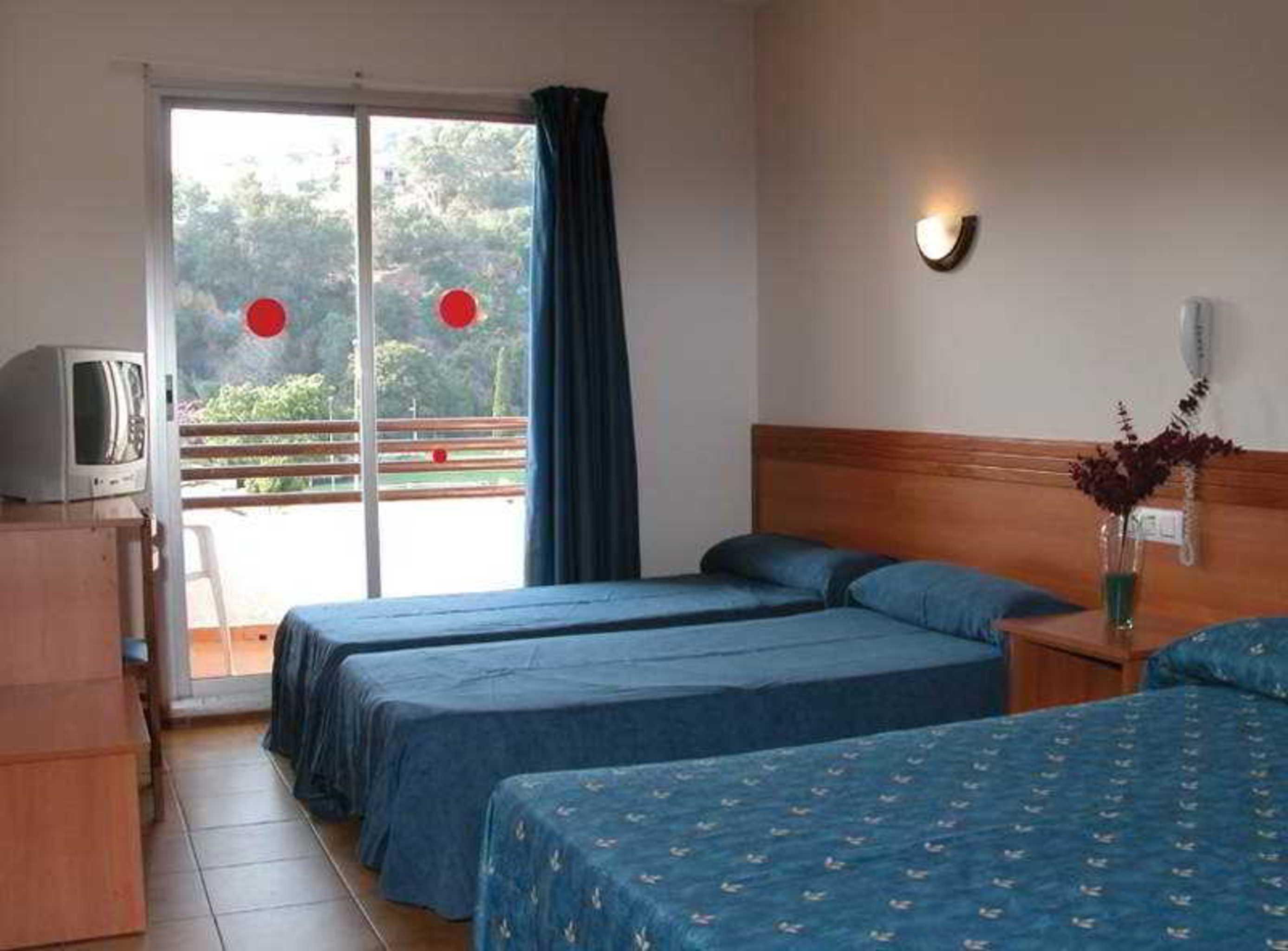 94 With Outdoor Swimmingpool Hébergement de vacances *