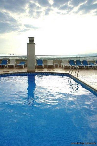 94 With Outdoor Swimmingpool