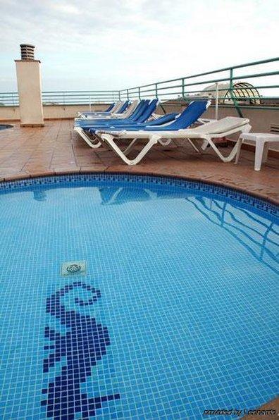 94 With Outdoor Swimmingpool Casa vacanze *